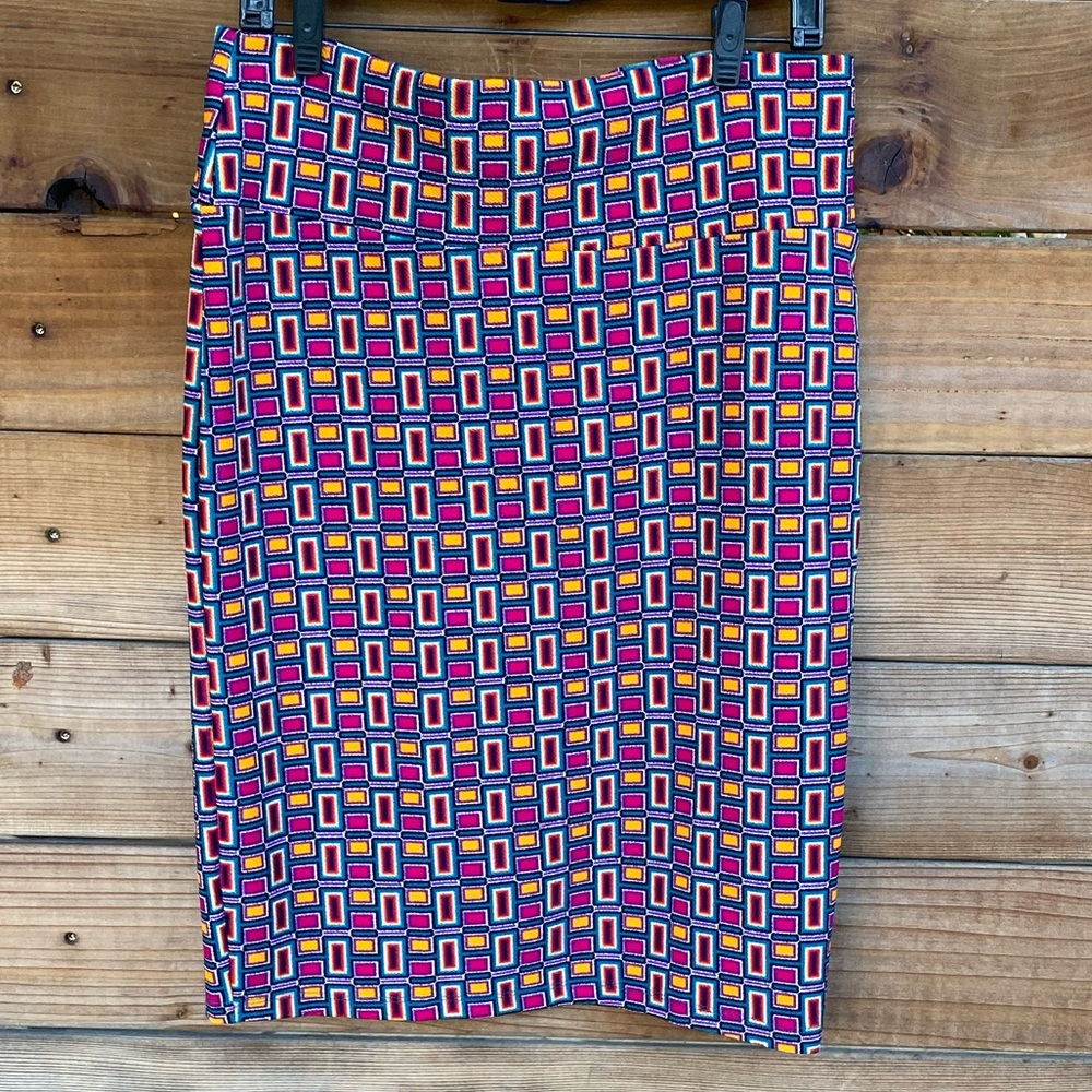 ⚡️LuLaRoe Cassie geometrical pattern skirt